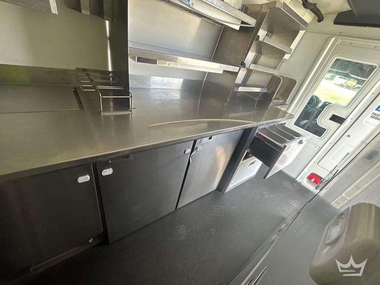 2021-mercedes-benz-sprinter-4500-image-21