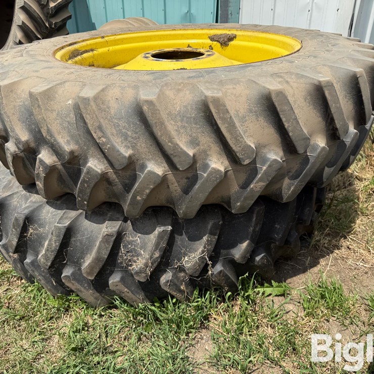 JOHN DEERE 8200