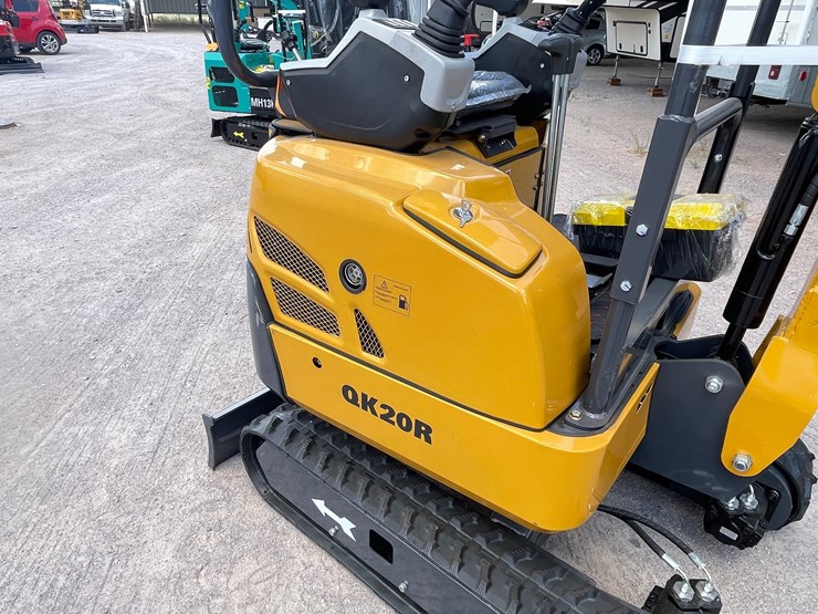 #2662-•-unused-cfg-mini-excavator-image-28