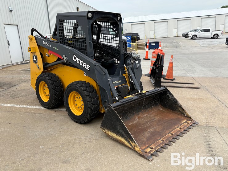 2018-deere-316gr-image-4