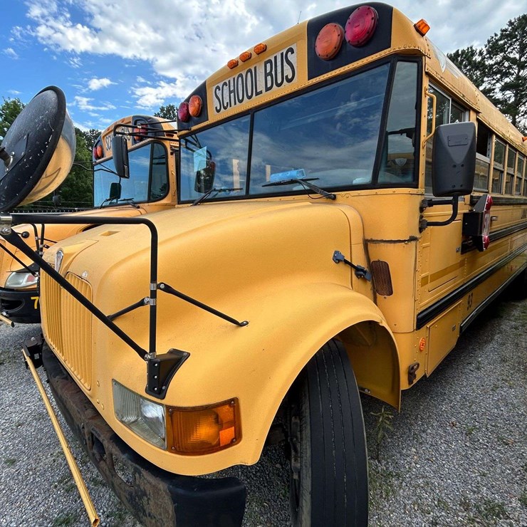 2004 INTERNATIONAL 65