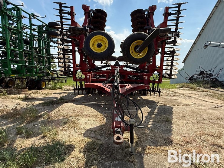 2010-case-ih-330-image-9