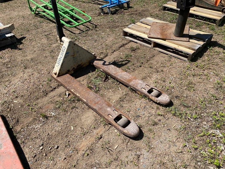 #7446-•-(2)-pallet-jacks-(antigo,-wi)-image-3