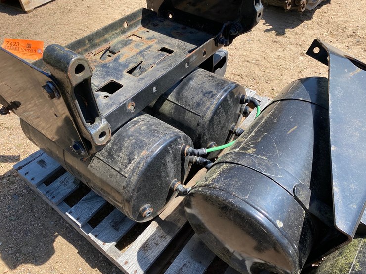 #7423-•-(2)-sets-of-truck-air-brake-tanks-(antigo,-wi)-image-8
