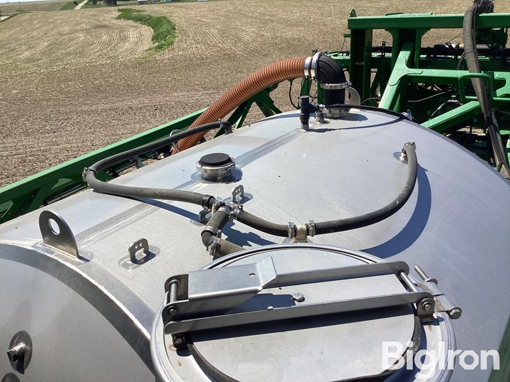 2015-john-deere-r4038-image-16