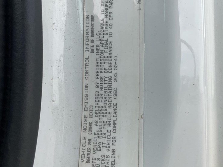 2010-freightliner-m2-106-image-51