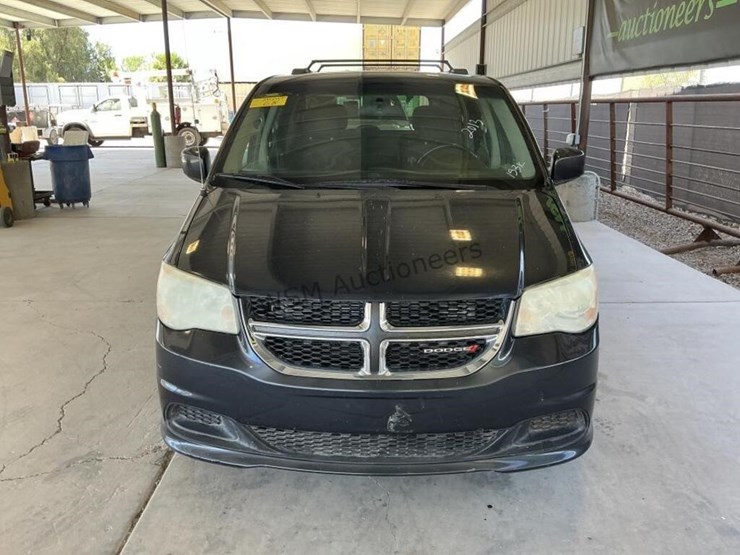 2013-dodge-grand-caravan-image-3