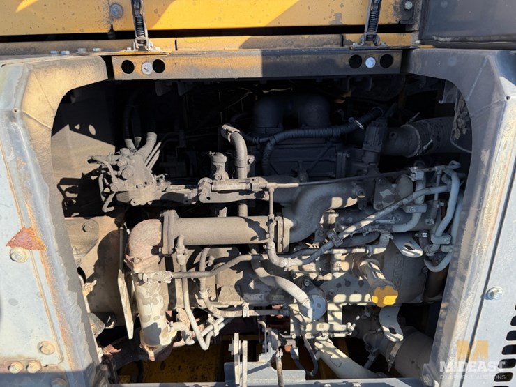 2015-deere-470g-lc-image-31