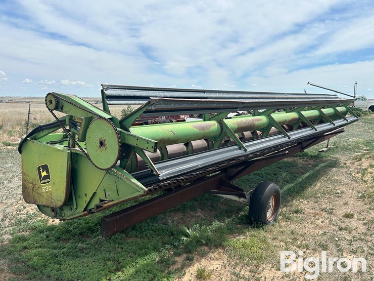 1982-john-deere-230-image-5