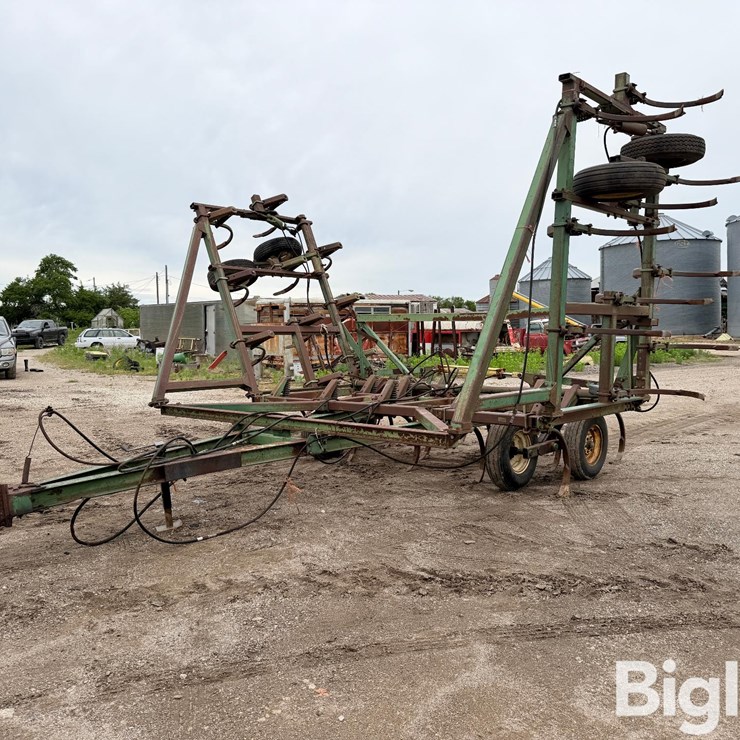 JOHN DEERE 1610