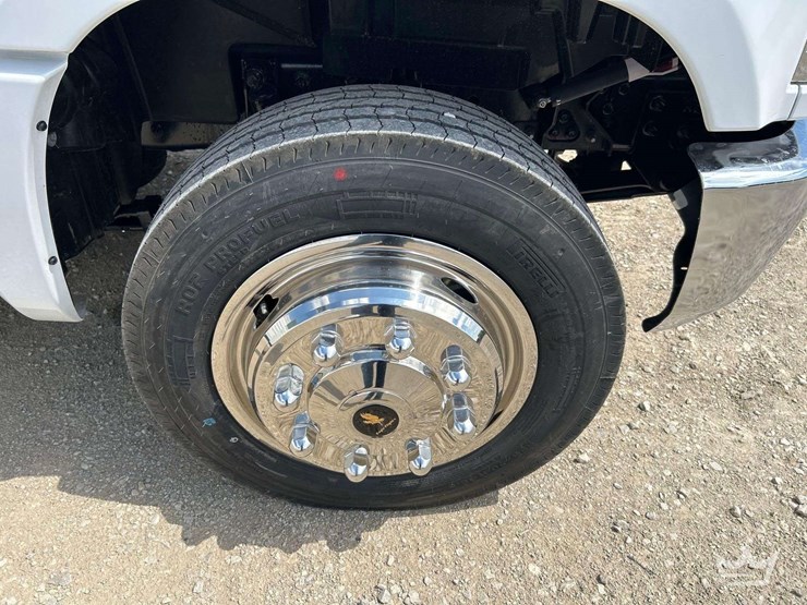 2024-chevrolet-silverado-5500hd-image-40