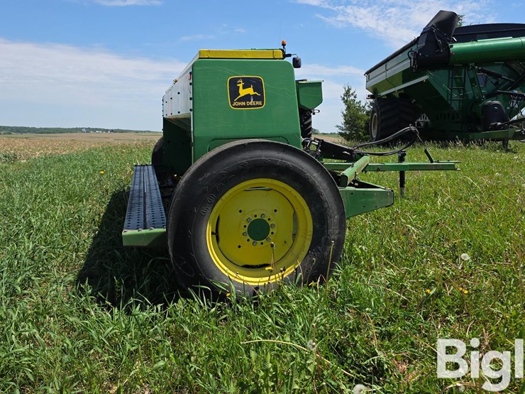 john-deere-8200-image-4