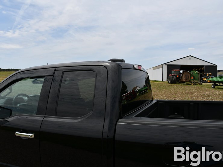 2025-ford-f150-xlt-image-17