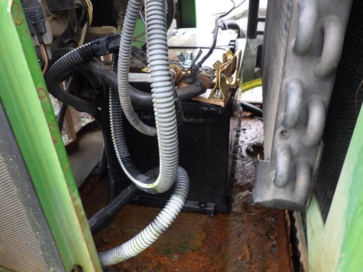 john-deere-210-image-30