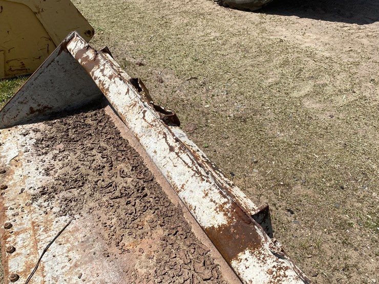 #7077-•-72"-skid-steer-bucket-(deerbrook,-wi)-image-14