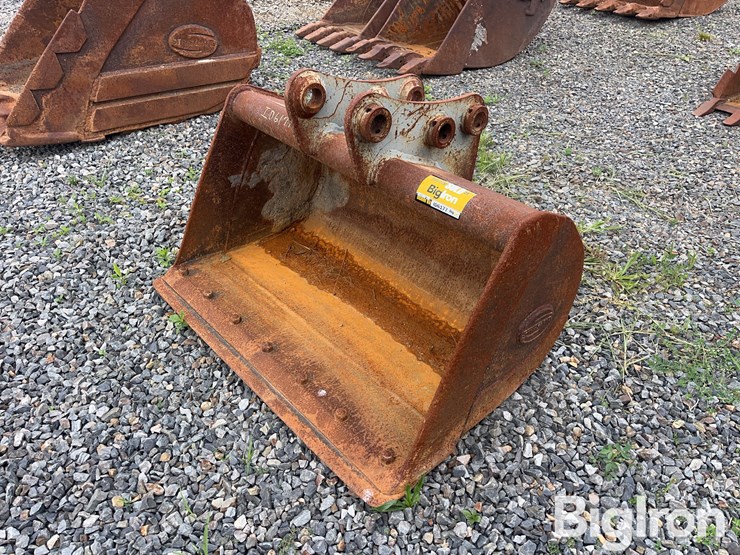 strickland-u1373-42”-excavator-cleanout-bucket-image-1