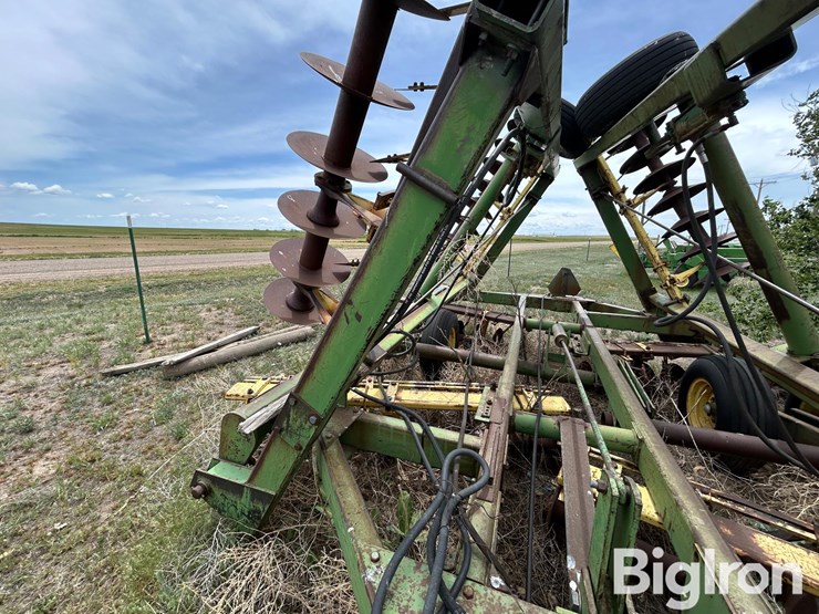 john-deere-230-image-14