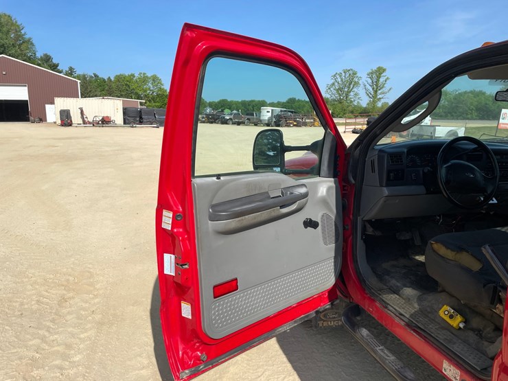 2003-ford-f550-image-35