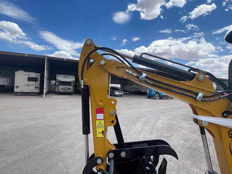 #2650-•-unused-cfg-mini-excavator-image-21