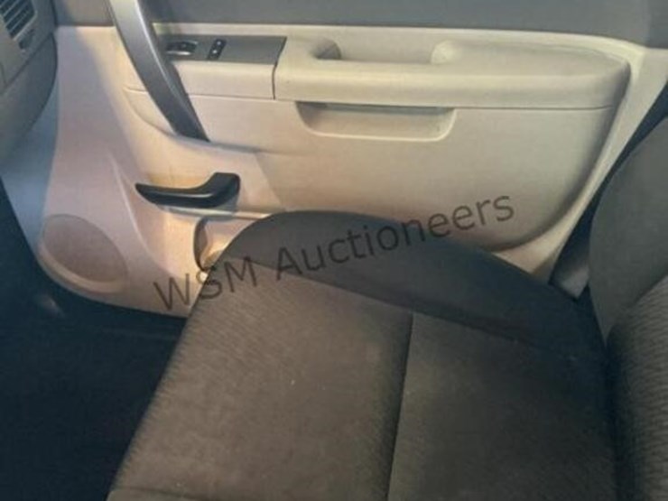2013-chevrolet-silverado-1500-image-21