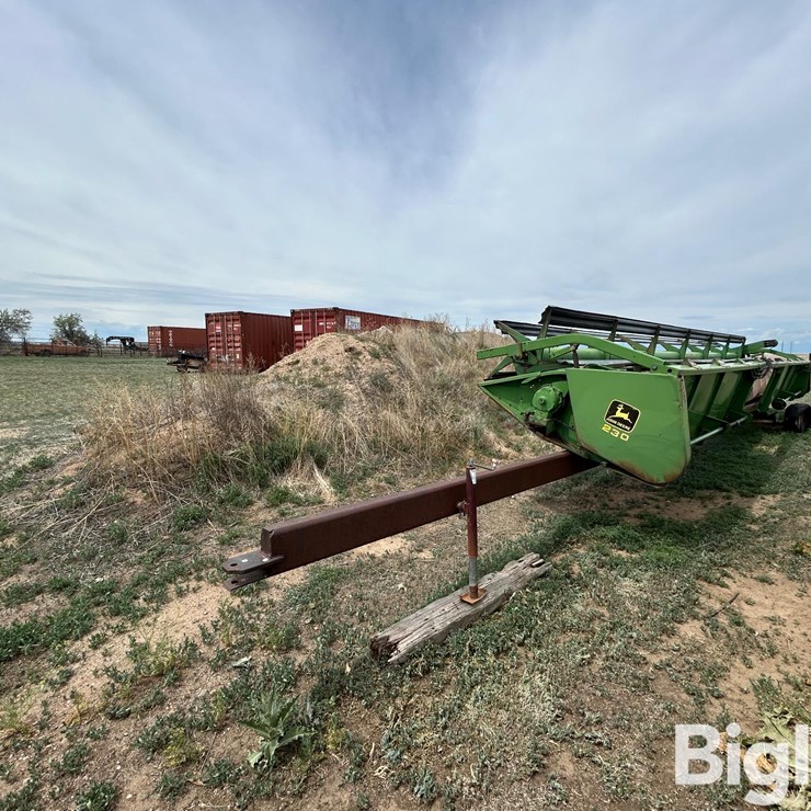 1982 JOHN DEERE 230