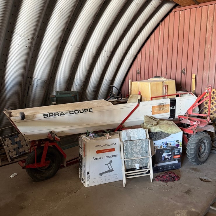 103 Melroe spray coupe, engine runs, transmission linkage issue, have booms