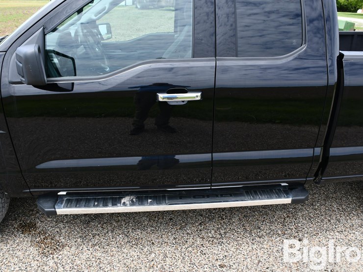 2025-ford-f150-xlt-image-16