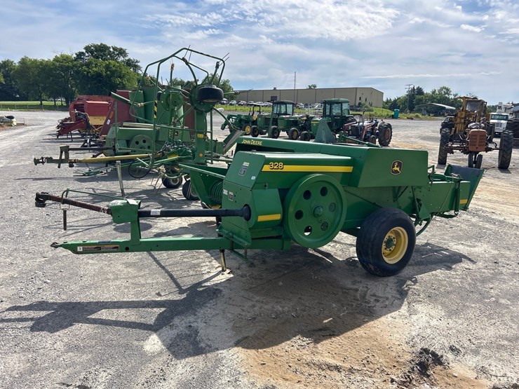 john-deere-328-image-3