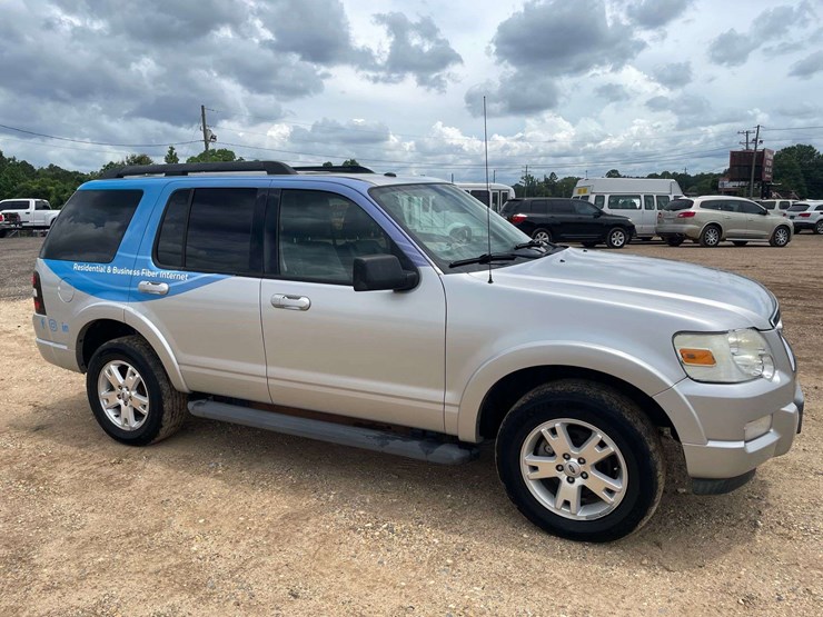 2010-ford-explorer-image-4