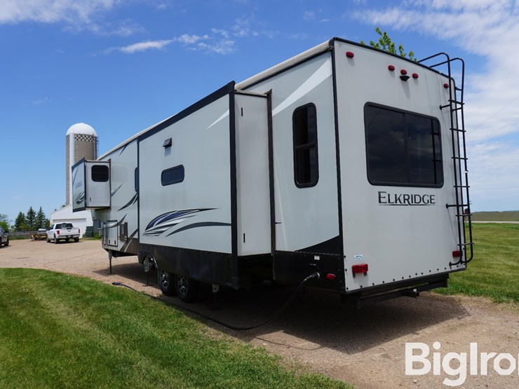 2021-heartland-elkridge-37bar-37'-camper-w/3-large-slide-outs-image-15