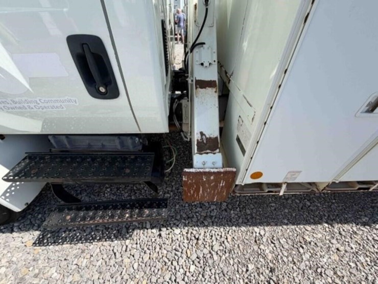 2005-international-durastar-4300-image-15