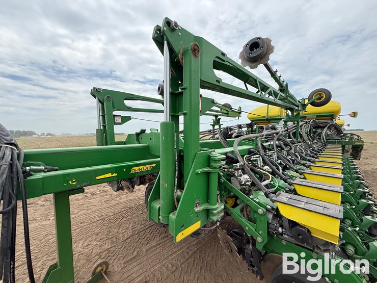 2018-john-deere-db60-image-17