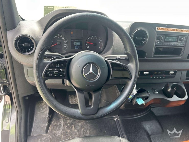 2021-mercedes-benz-sprinter-4500-image-11