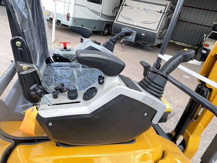 #2662-•-unused-cfg-mini-excavator-image-32