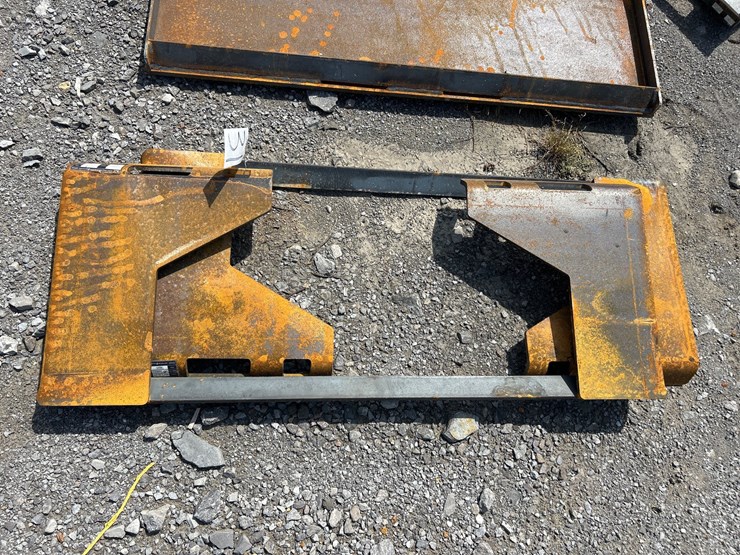 #31-•-(2)-open-back-skid-steer-mount-plates-image-1