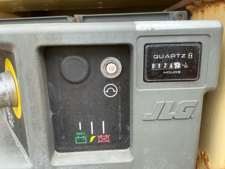2005-jlg-2030es-image-22