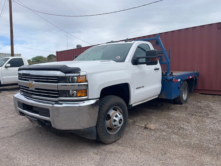 2016-chevrolet-silverado-3500-image-1