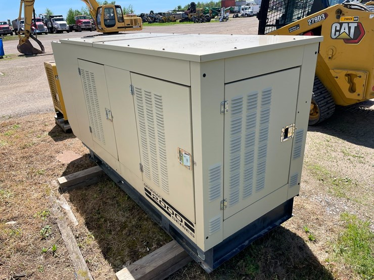 #7057-•-generac-2000-series-natural-gas-generator-(deerbrook,-wi)-image-6
