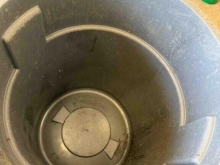 55-gallon-plastic-trash-can-image-2