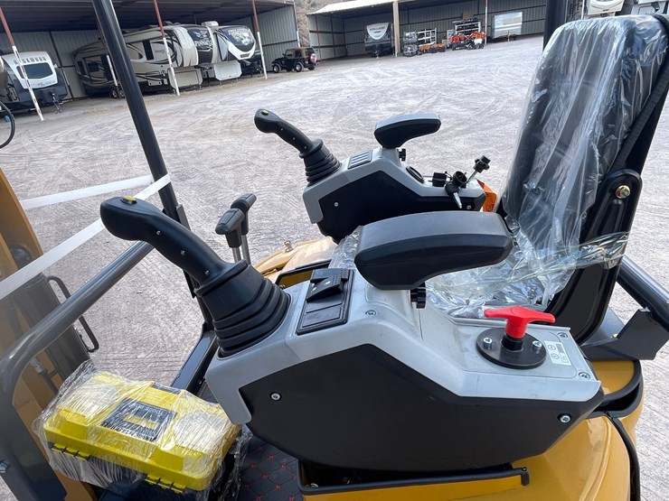 #2662-•-unused-cfg-mini-excavator-image-12