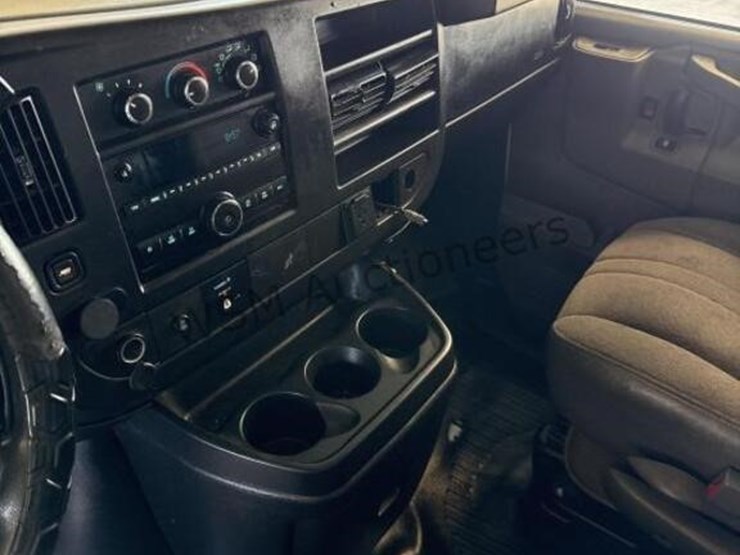 2016-chevrolet-express-2500-image-24