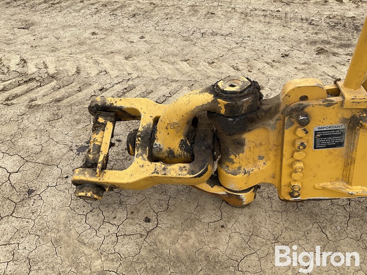 2020-deere-2412e-image-11