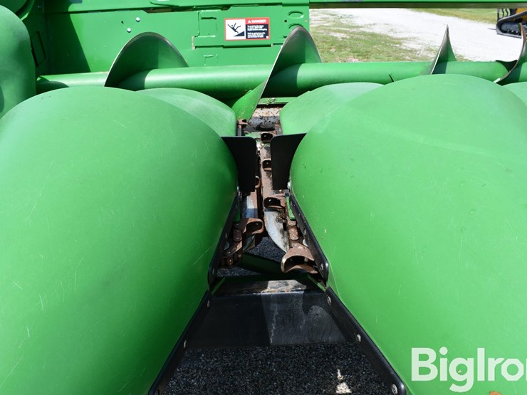 2025-john-deere-6-image-14