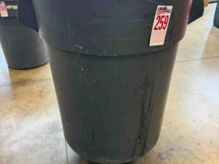 55-gallon-plastic-trash-can-image-1
