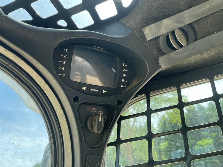 2013-bobcat-s650-image-50