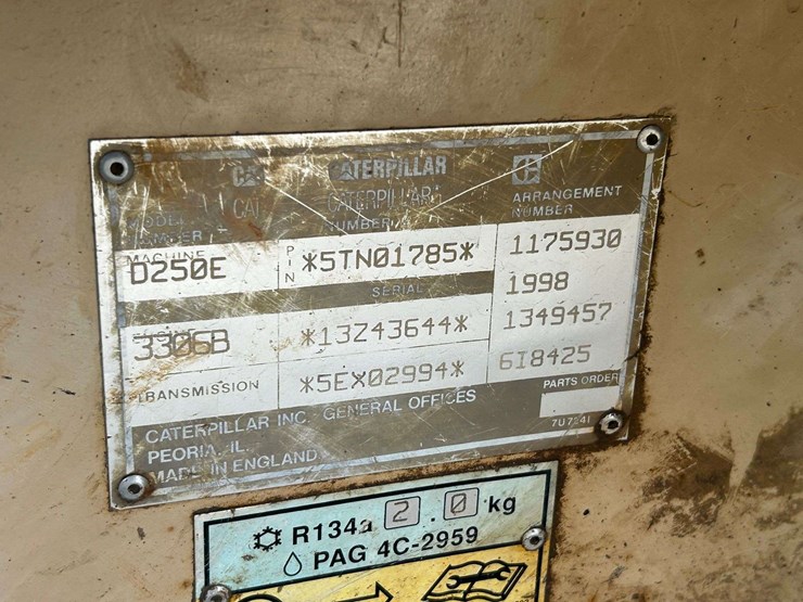 caterpillar-d250e-image-51