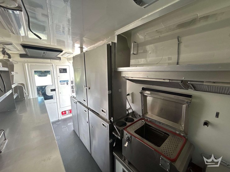 2021-mercedes-benz-sprinter-4500-image-23