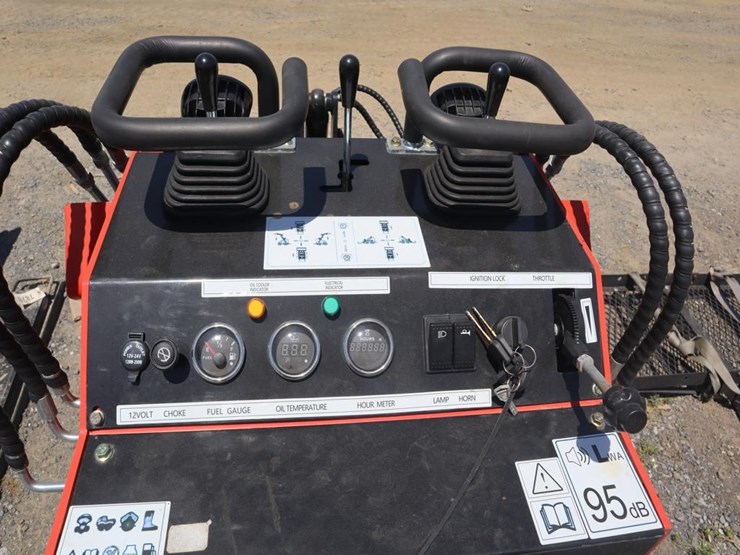 ft380-mini-skidloader-image-11