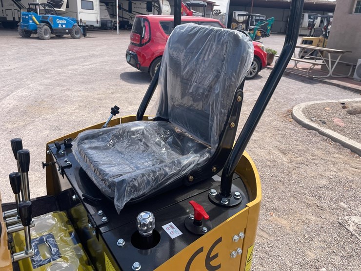 #2650-•-unused-cfg-mini-excavator-image-10