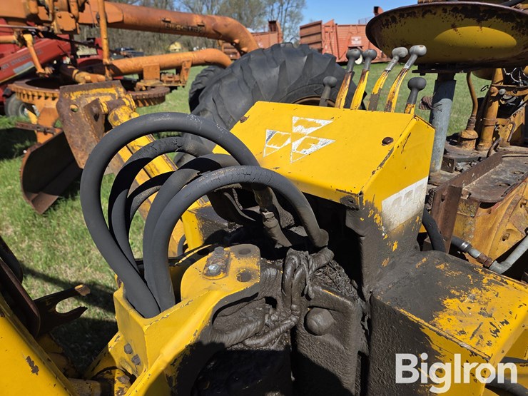 1952-massey-ferguson-222-image-17